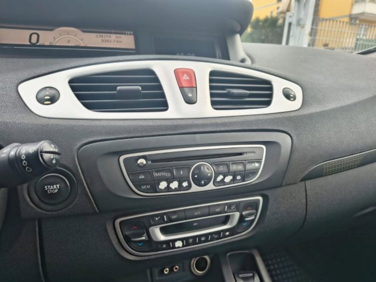 Renault Scenic E-Tech Electric 1.5 dCi 110CV Dynamique (11)