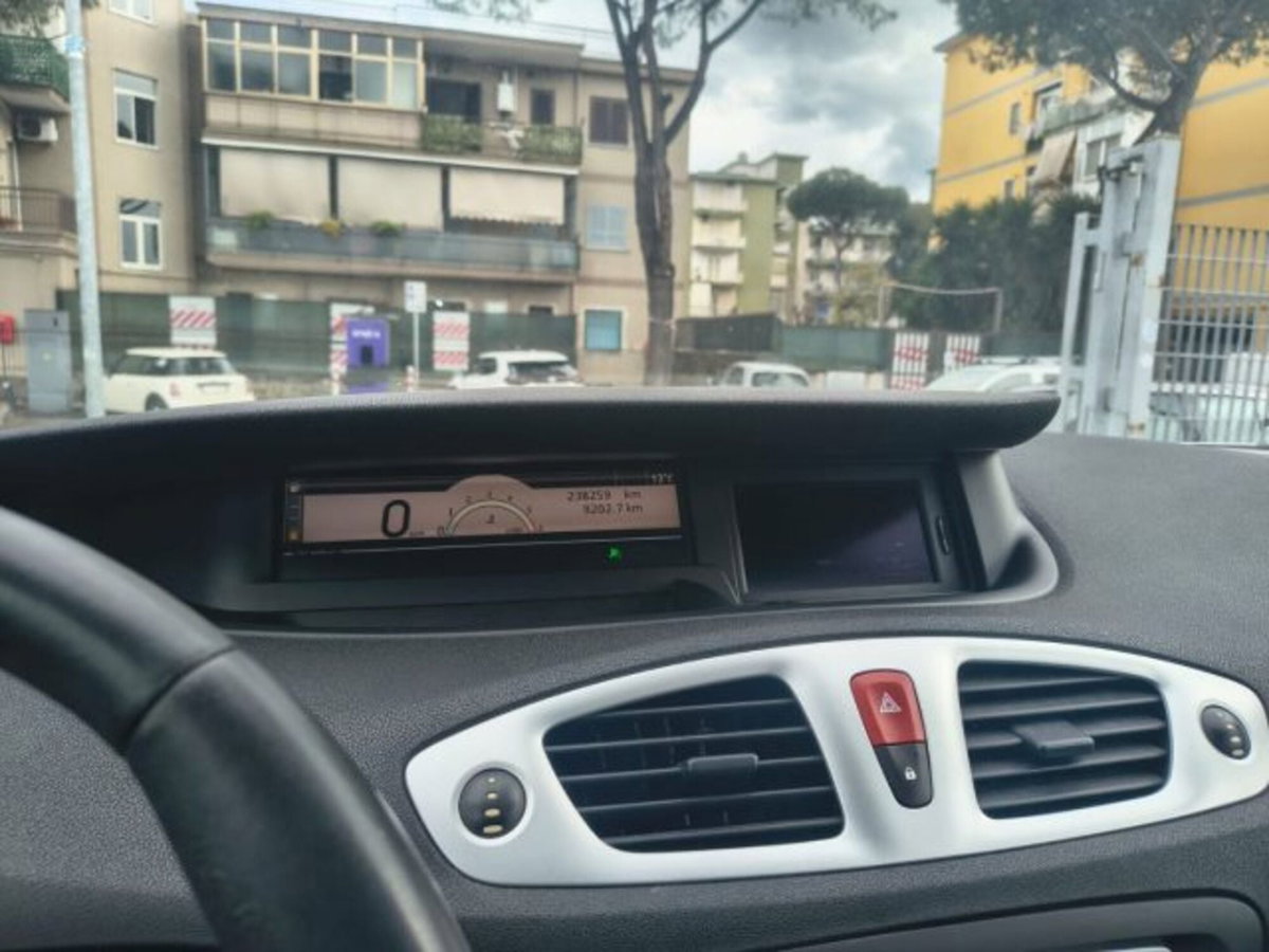 Renault Scenic E-Tech Electric 1.5 dCi 110CV Dynamique (8)