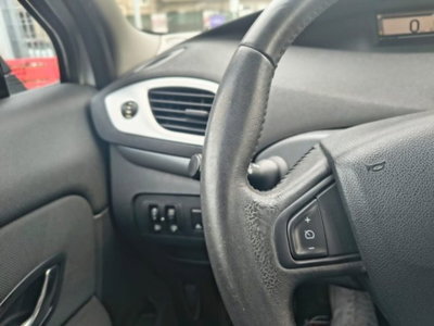 Renault Scenic E-Tech Electric 1.5 dCi 110CV Dynamique (9)