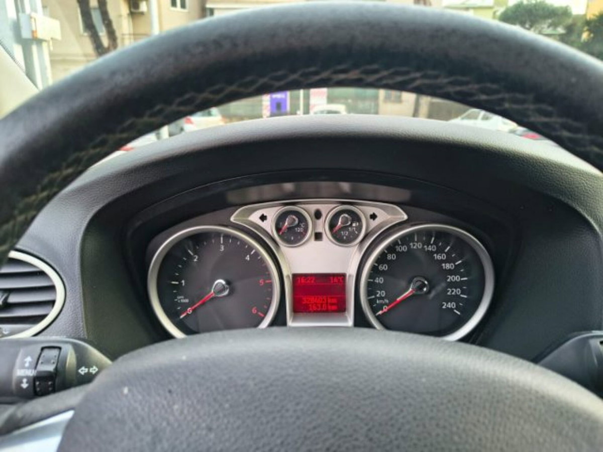 Ford Focus Station Wagon 1.6 TDCi (90CV) S.W. (16)