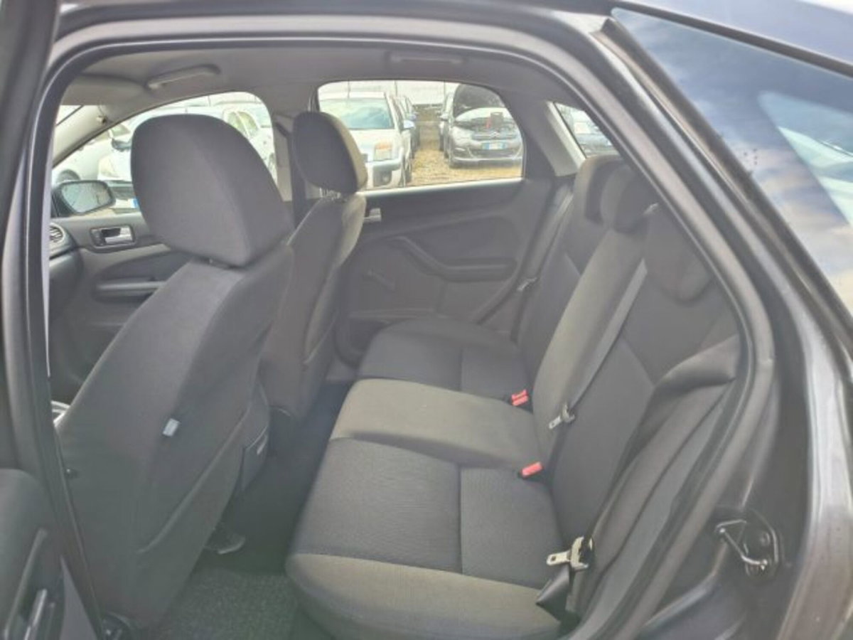 Ford Focus 1.6 TDCi (90CV) Titanium (15)