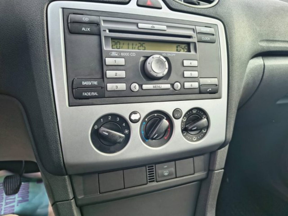 Ford Focus 1.6 TDCi (90CV) Titanium (9)