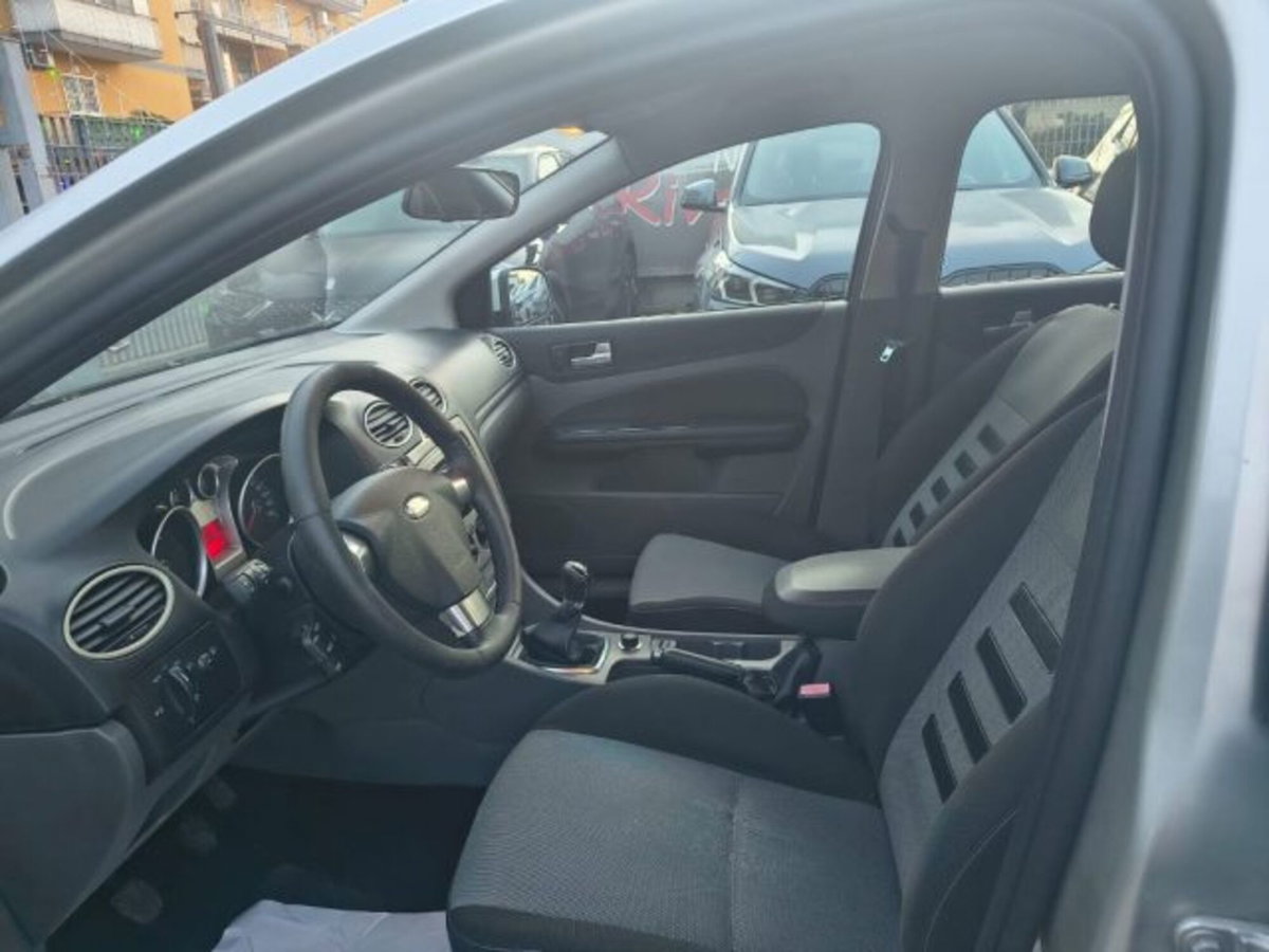 Ford Focus Station Wagon 1.6 TDCi 115 CV SW Titanium (13)