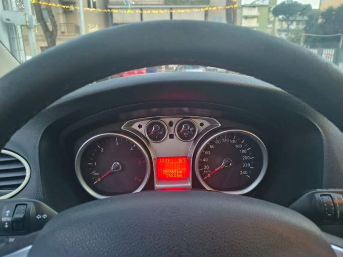 Ford Focus Station Wagon 1.6 TDCi 115 CV SW Titanium (9)