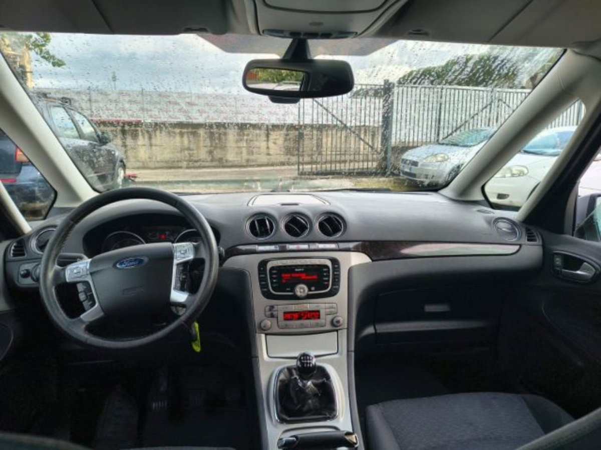 Ford Galaxy 2.0 TDCi 140 CV Ghia DPF (12)