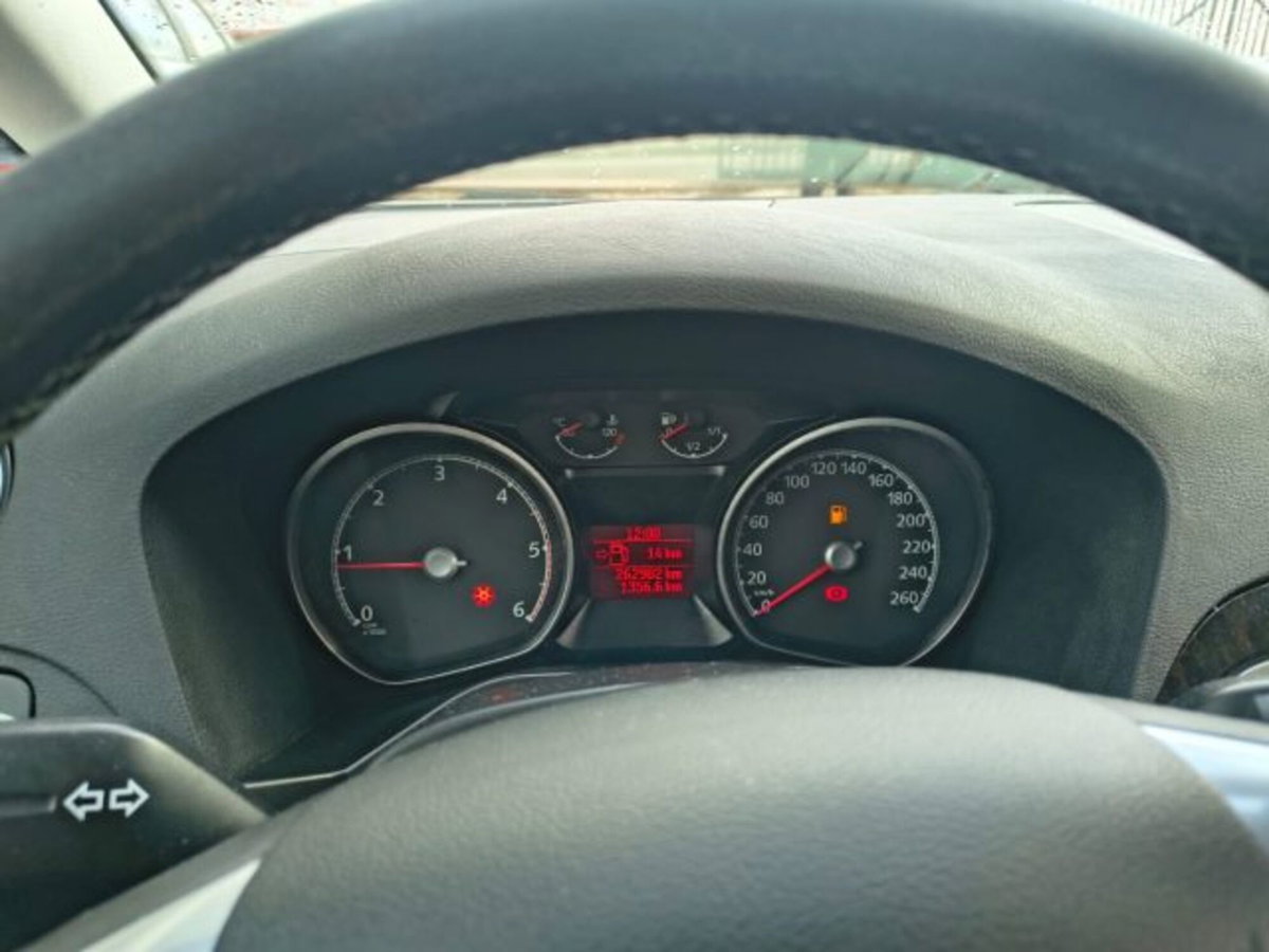 Ford Galaxy 2.0 TDCi 140 CV Ghia DPF (17)