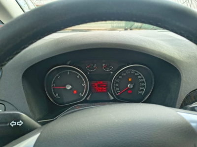 Ford Galaxy 2.0 TDCi 140 CV Ghia DPF (17)