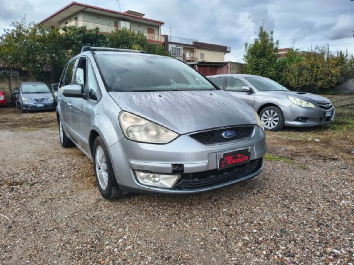 Ford Galaxy 2.0 TDCi 140 CV Ghia DPF (2)