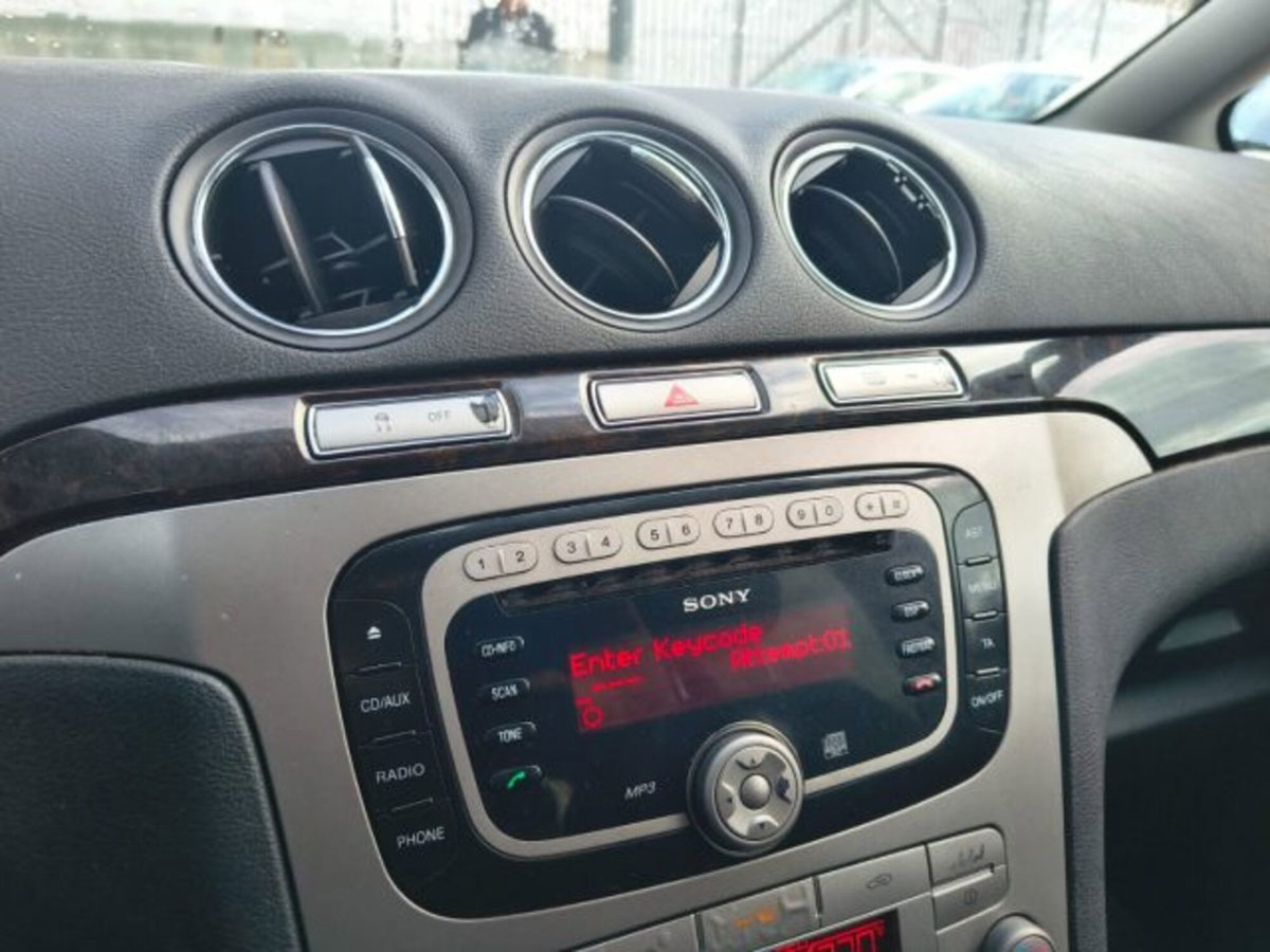 Ford Galaxy 2.0 TDCi 140 CV Ghia DPF (8)