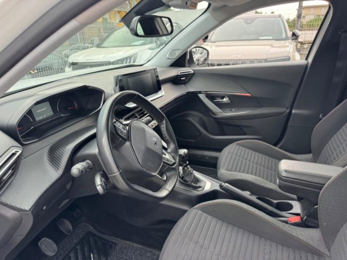 Peugeot 2008 BlueHDi 100 S&S Allure (11)