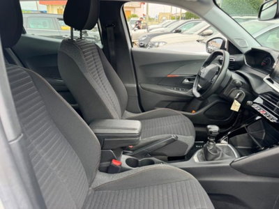 Peugeot 2008 BlueHDi 100 S&S Allure (17)