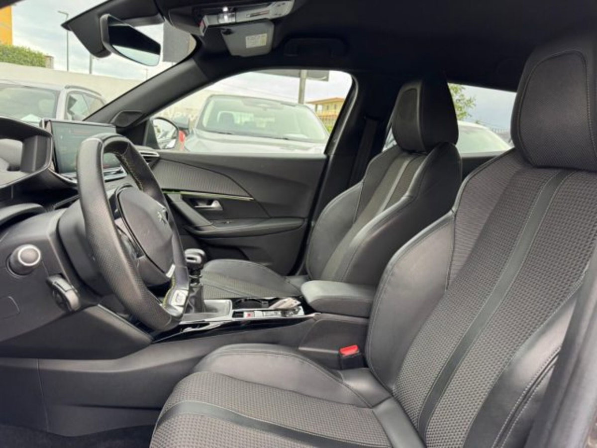 Peugeot 2008 BlueHDi 110 S&S GT (11)