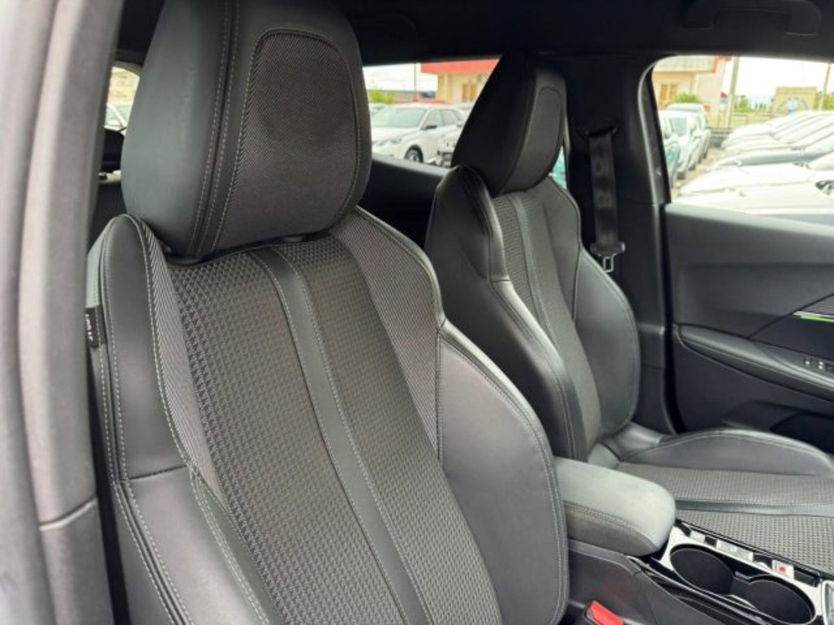 Peugeot 2008 BlueHDi 110 S&S GT (16)