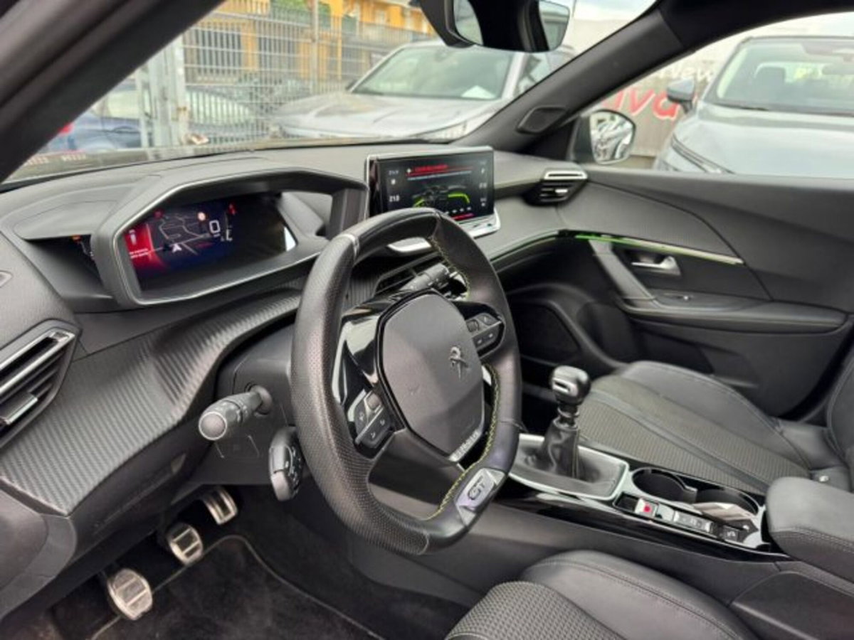 Peugeot 2008 BlueHDi 110 S&S GT (9)