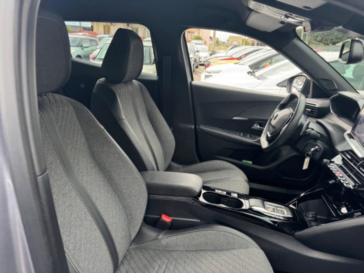 Peugeot 2008 BlueHDi 130 S&S EAT8 Allure Pack (14)