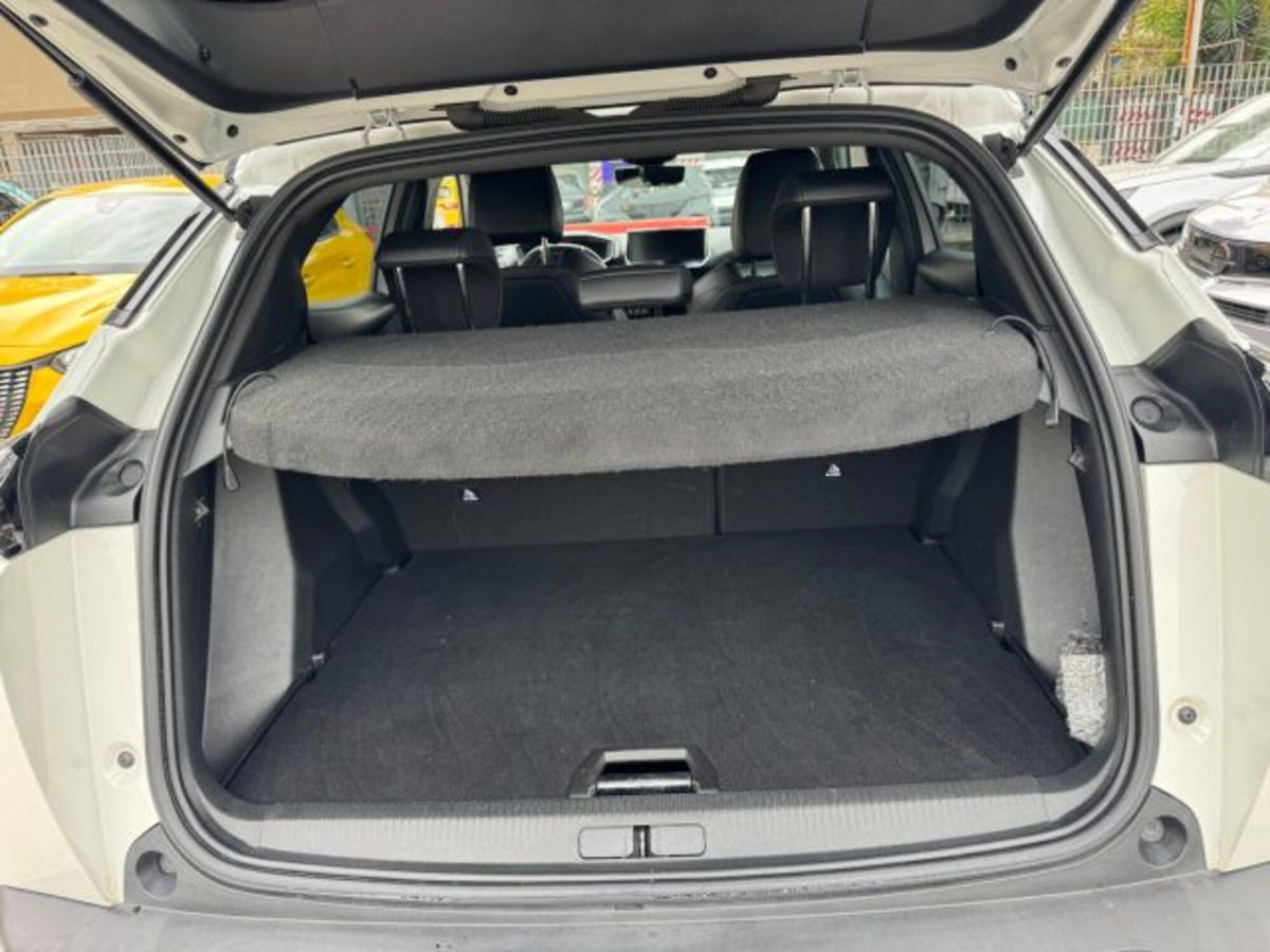 Peugeot 2008 BlueHDi 130 S&S EAT8 GT Pack (14)