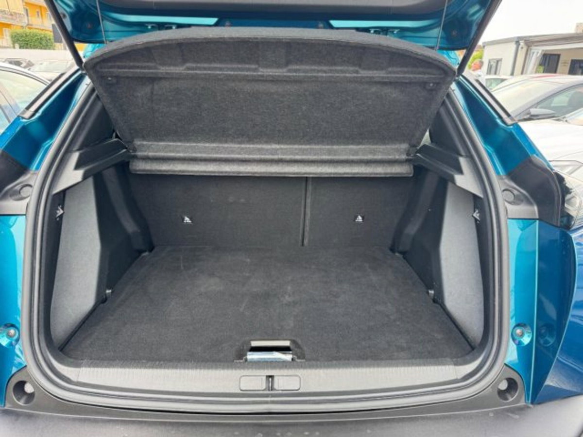 Peugeot 2008 PureTech 100 S&S Allure (11)