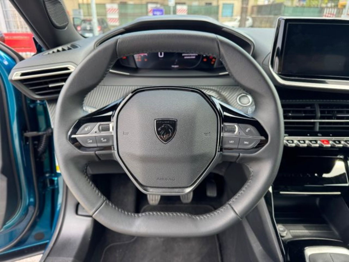 Peugeot 2008 PureTech 100 S&S Allure (14)