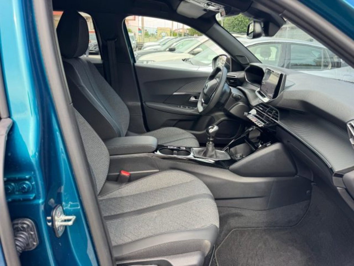 Peugeot 2008 PureTech 100 S&S Allure (17)