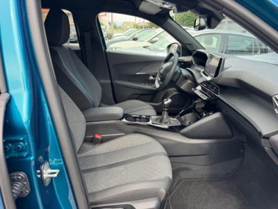 Peugeot 2008 PureTech 100 S&S Allure (17)