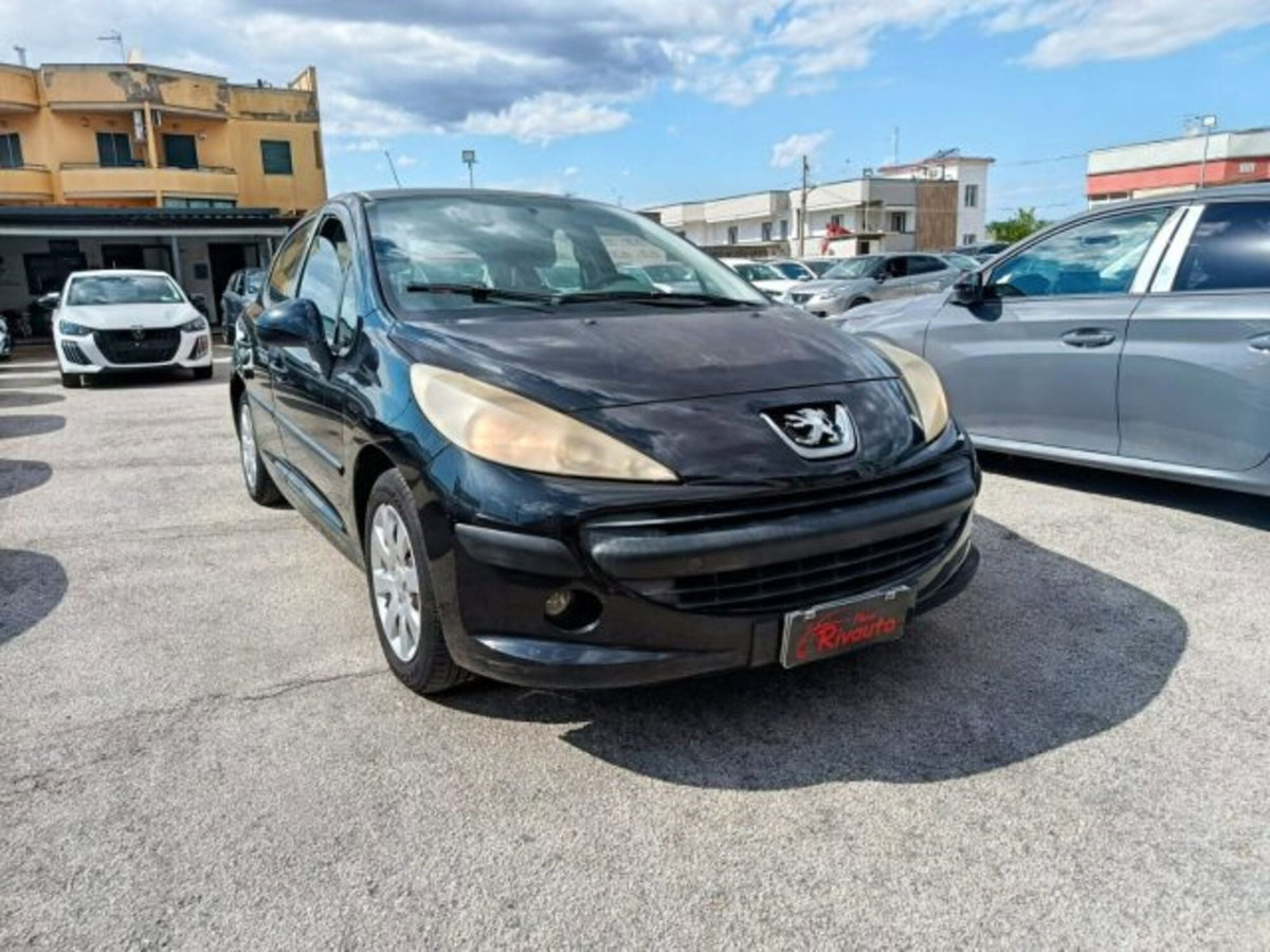 Peugeot 207 HDi 70CV 5p. XT (2)