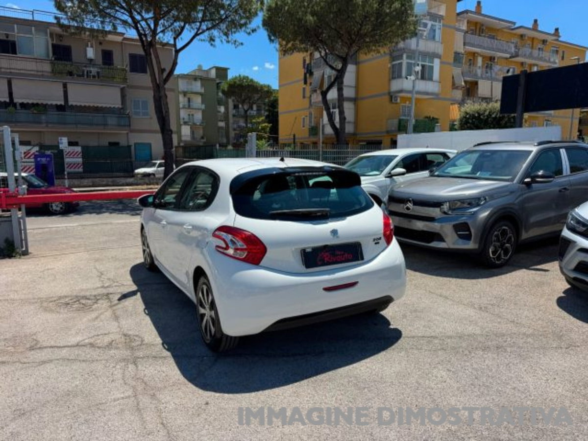 Peugeot 208 HDi 68 CV 5 porte Allure (8)