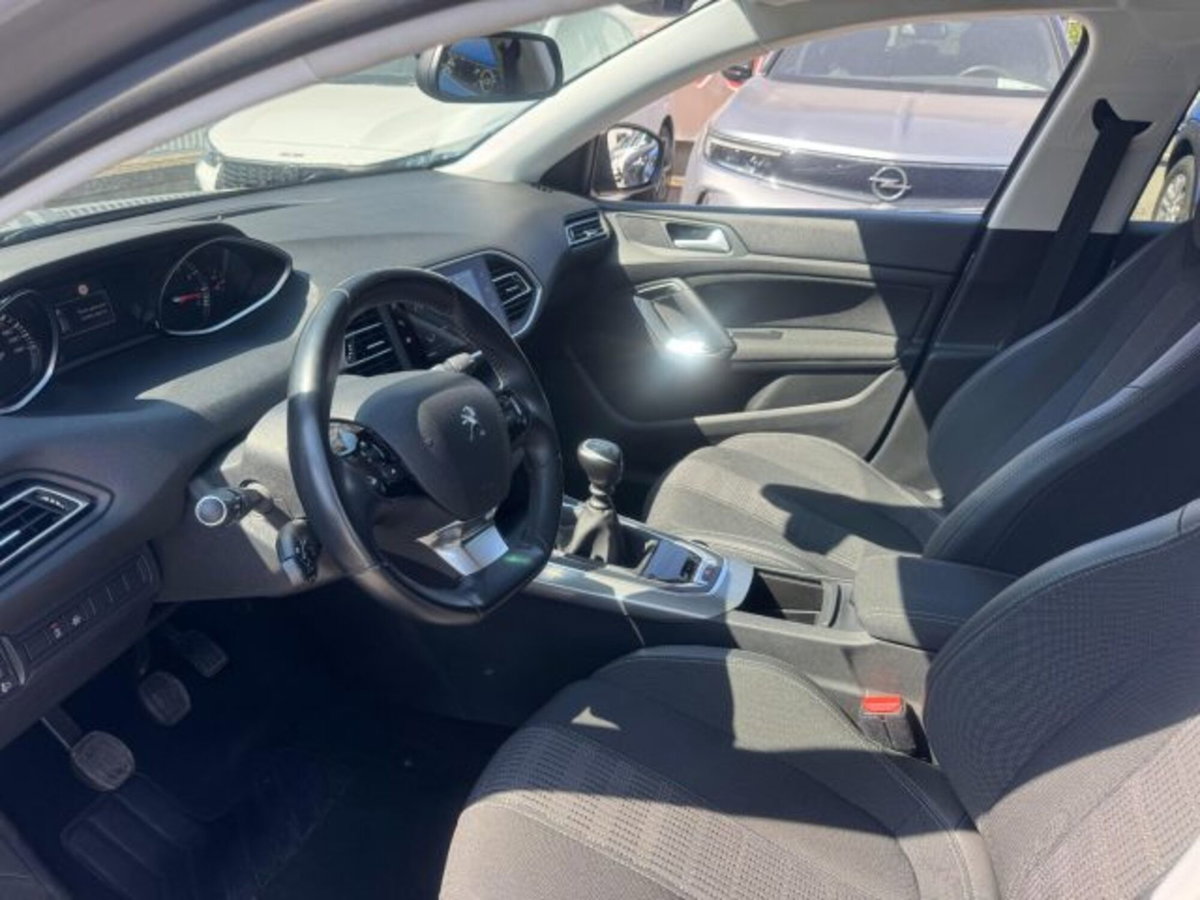 Peugeot 308 PureTech Turbo 130 S&S Allure Pack (8)