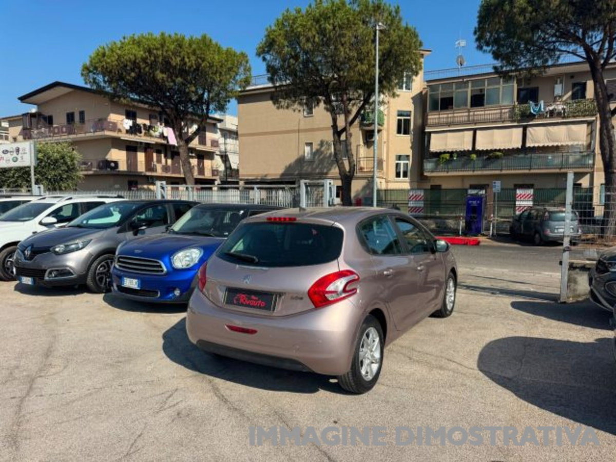 Peugeot 208 HDi 68 CV 5 porte Allure (8)