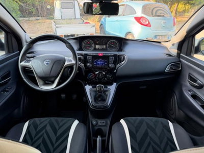 Lancia Ypsilon 1.2 69 CV 5 porte Gold (12)