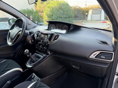 Lancia Ypsilon 1.2 69 CV 5 porte Gold (18)