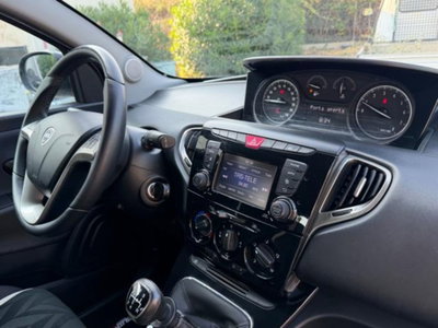 Lancia Ypsilon 1.2 69 CV 5 porte Gold (20)