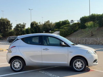 Lancia Ypsilon 1.2 69 CV 5 porte Gold (5)