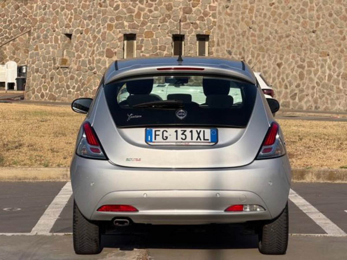 Lancia Ypsilon 1.2 69 CV 5 porte Gold (7)