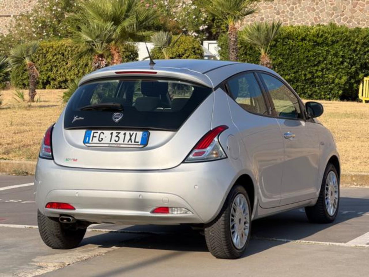 Lancia Ypsilon 1.2 69 CV 5 porte Gold (8)