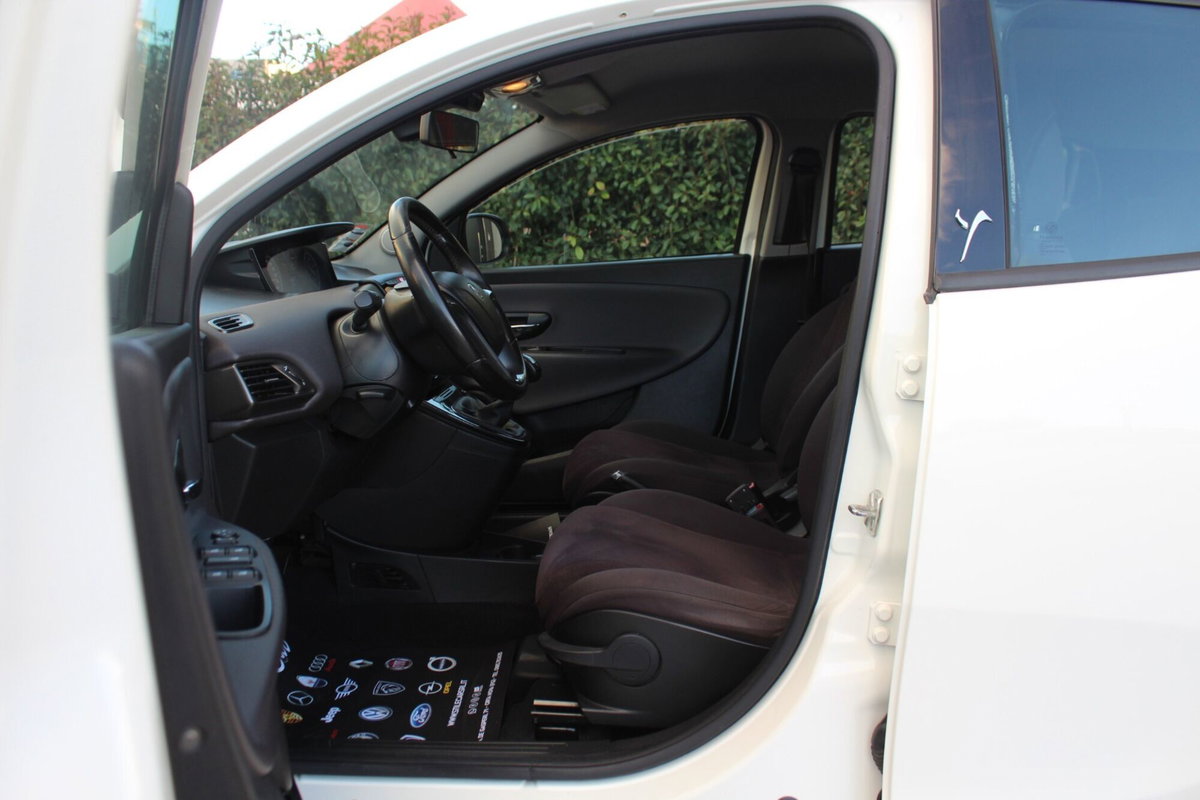 Lancia Ypsilon 1.3 MJT 16V 95 CV 5 porte S&S Gold (10)