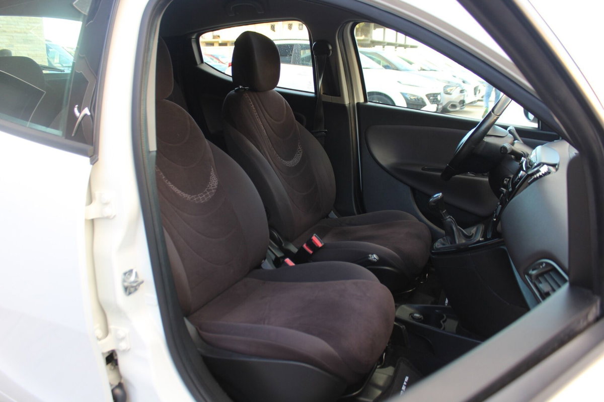 Lancia Ypsilon 1.3 MJT 16V 95 CV 5 porte S&S Gold (12)