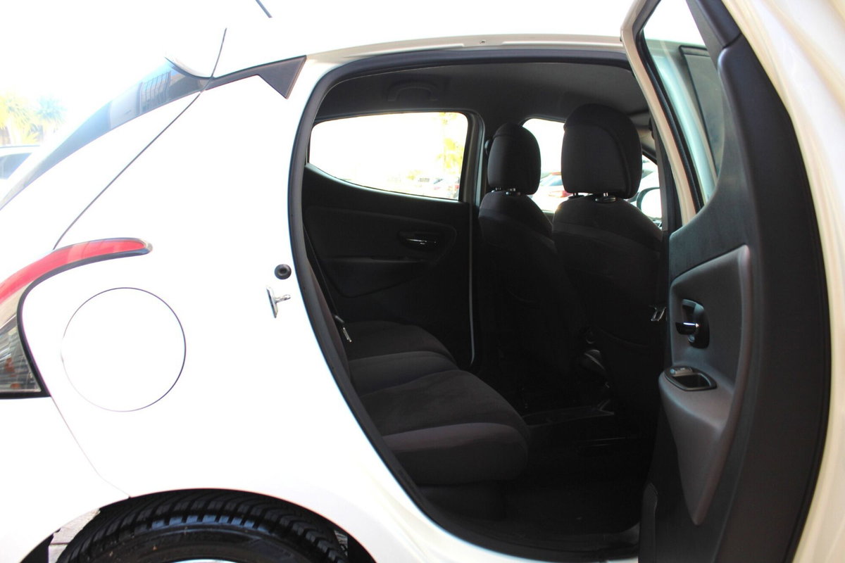 Lancia Ypsilon 1.3 MJT 16V 95 CV 5 porte S&S Gold (15)