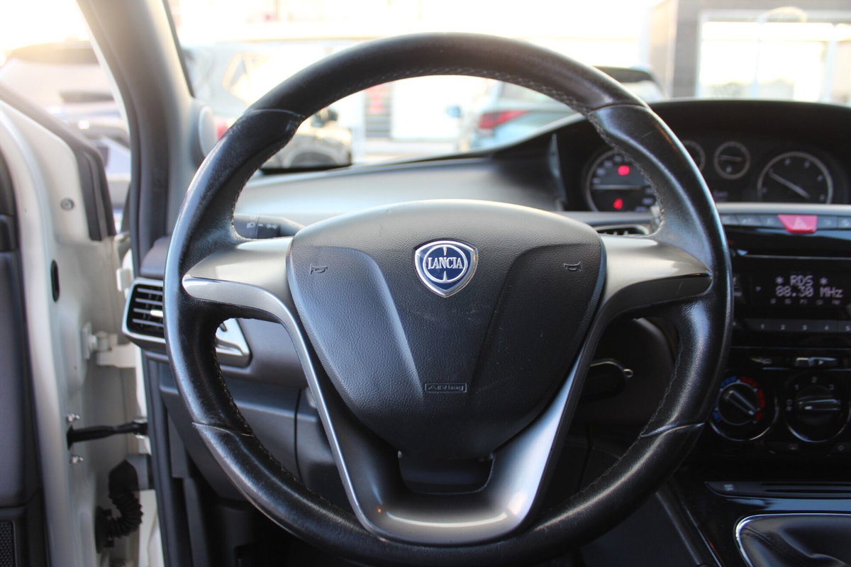 Lancia Ypsilon 1.3 MJT 16V 95 CV 5 porte S&S Gold (20)