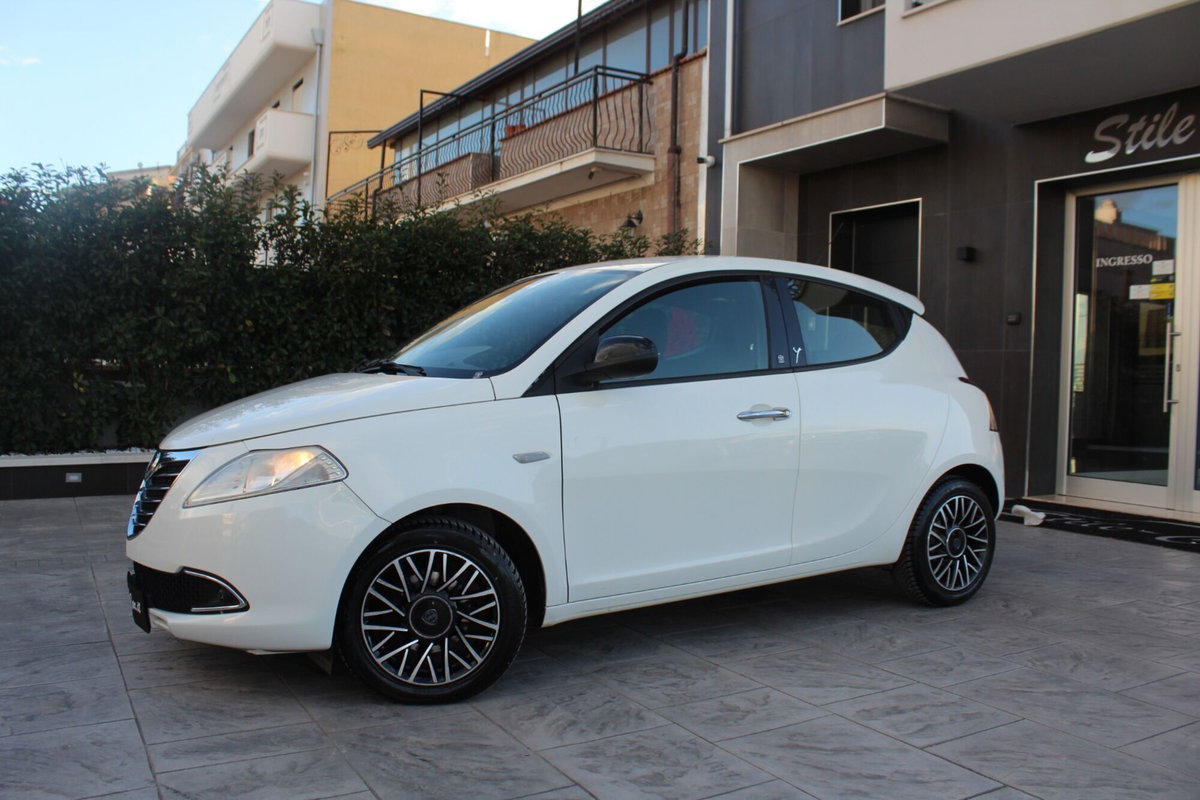 Lancia Ypsilon 1.3 MJT 16V 95 CV 5 porte S&S Gold (3)