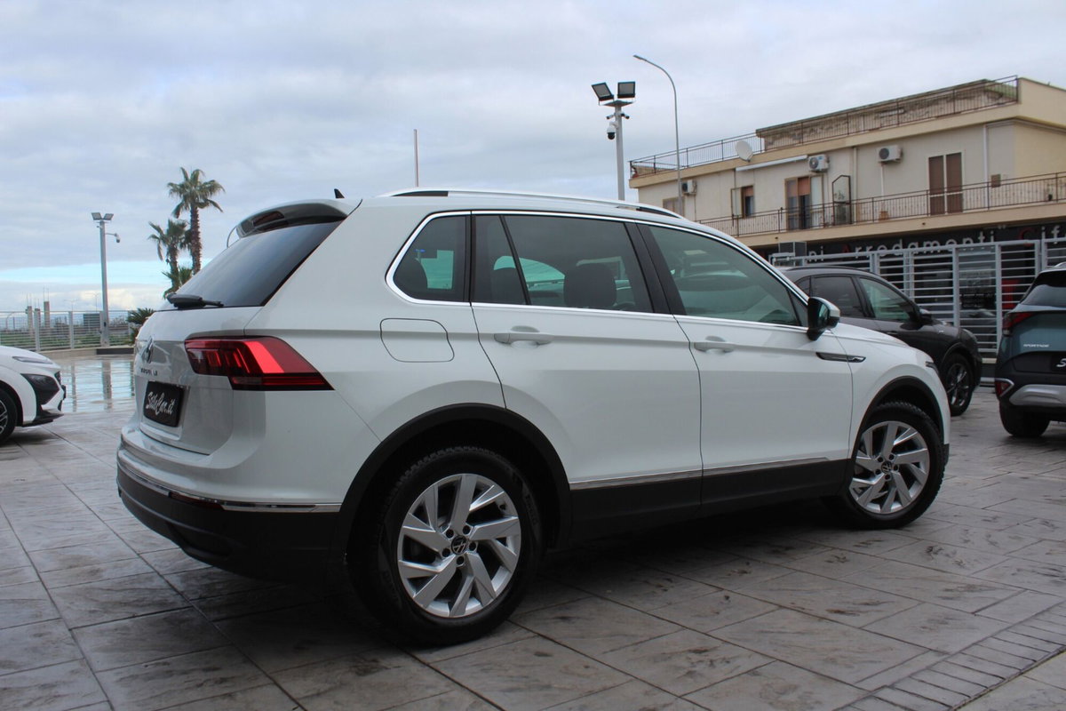 Volkswagen Tiguan 2.0 TDI 150 CV SCR DSG 4MOTION Life (2)