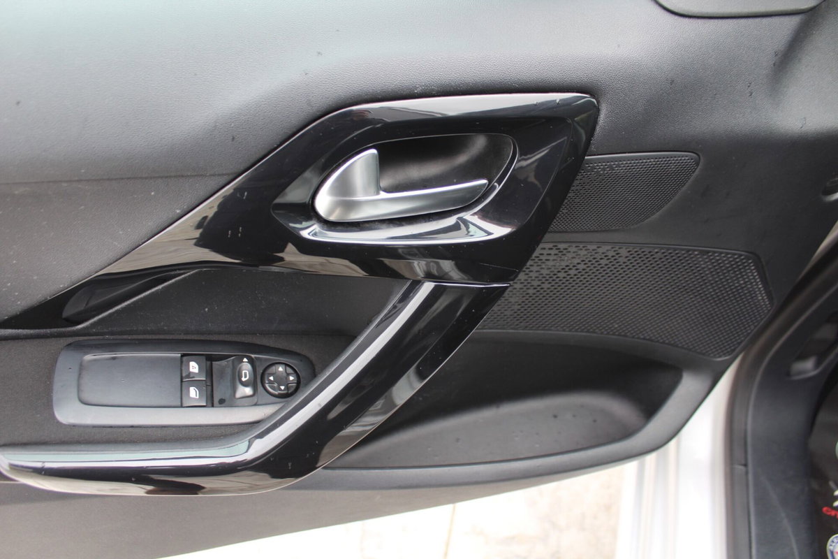 Peugeot 208 75 5 porte Active (11)