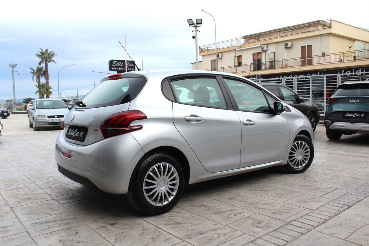 Peugeot 208 75 5 porte Active (2)