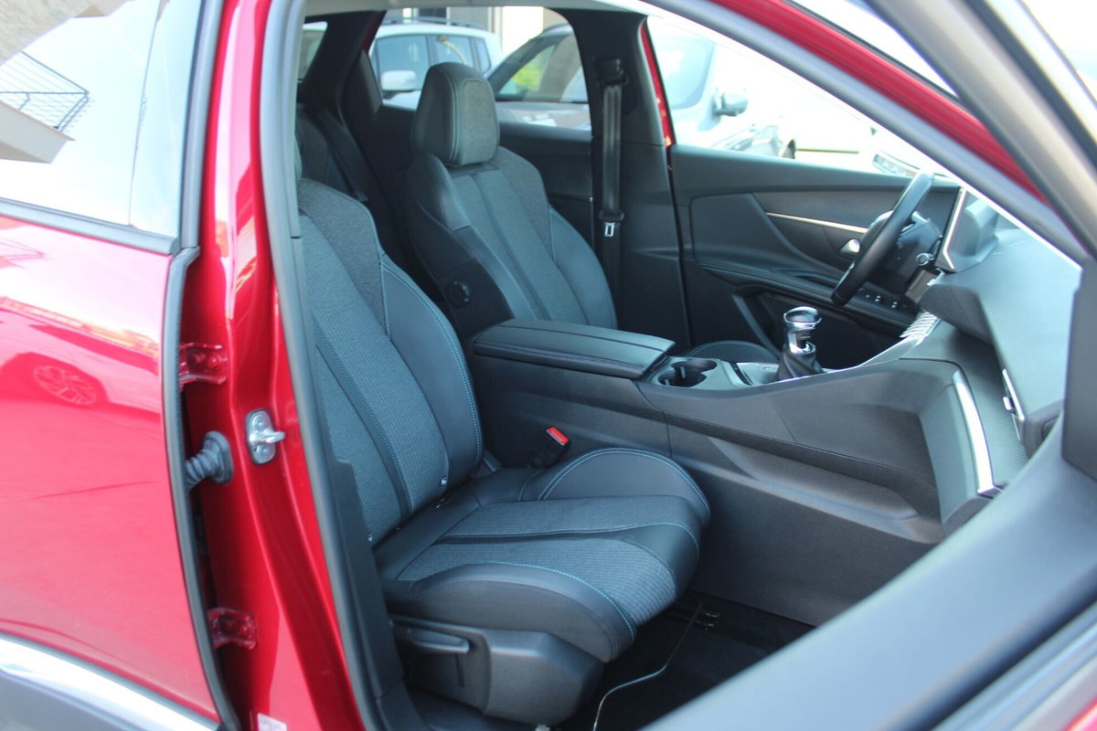 Peugeot 3008 BlueHDi 130 S&S Allure (11)