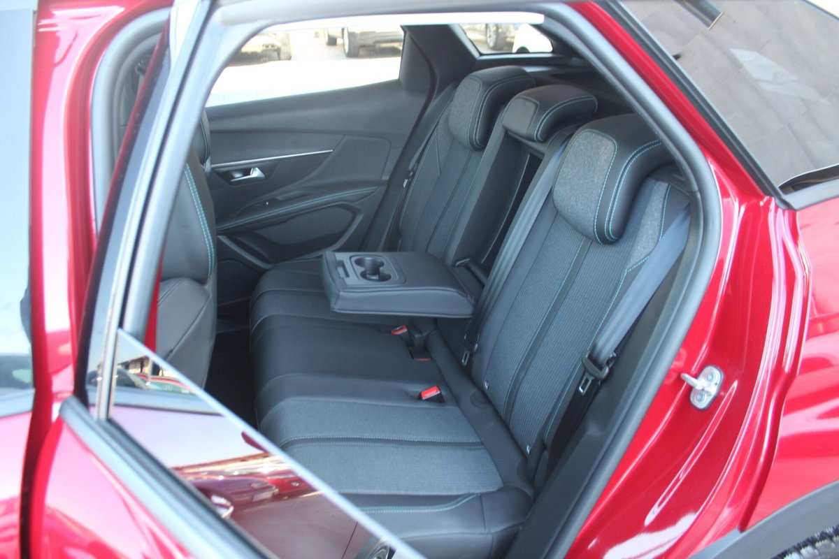 Peugeot 3008 BlueHDi 130 S&S Allure (12)
