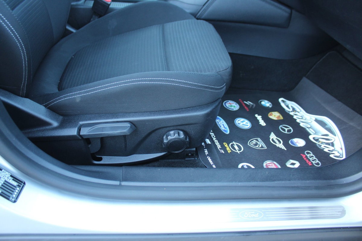 Ford Focus 1.5 EcoBlue 120 CV 5p. Titanium (11)