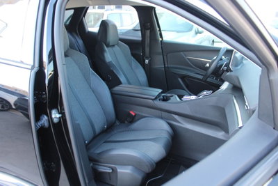 Peugeot 3008 BlueHDi 130 S&S EAT8 Allure Pack (9)