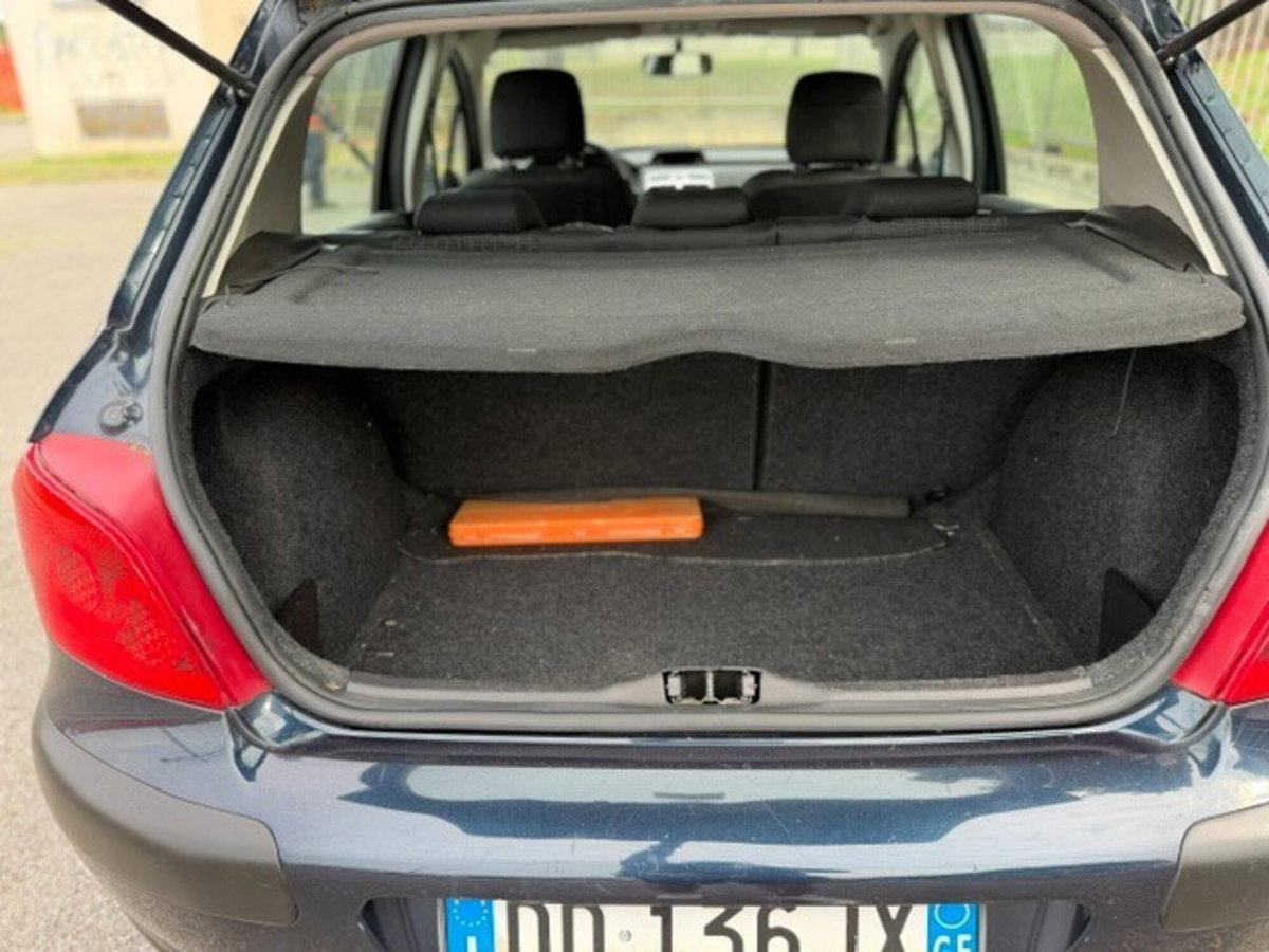 Peugeot 307 16V 5p. D-Sign (11)