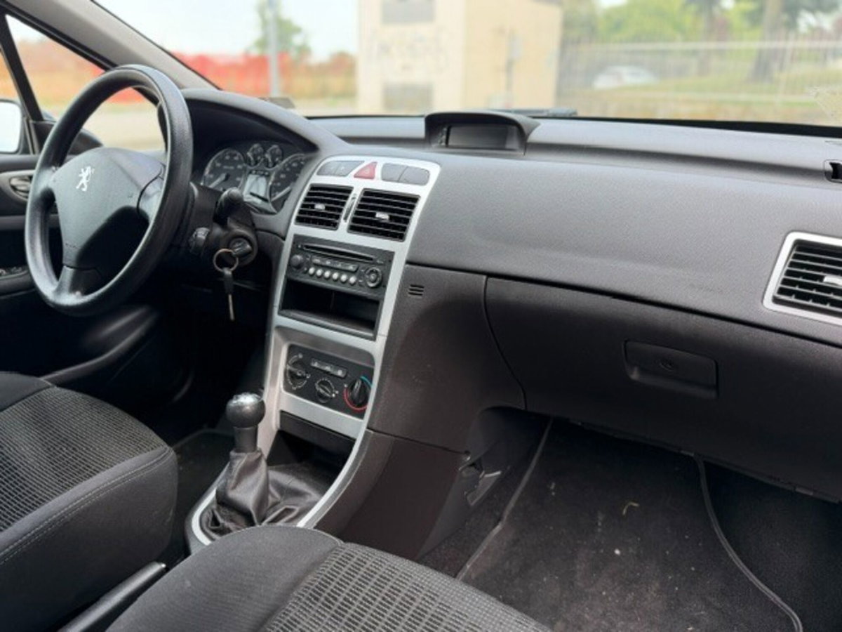 Peugeot 307 16V 5p. D-Sign (13)