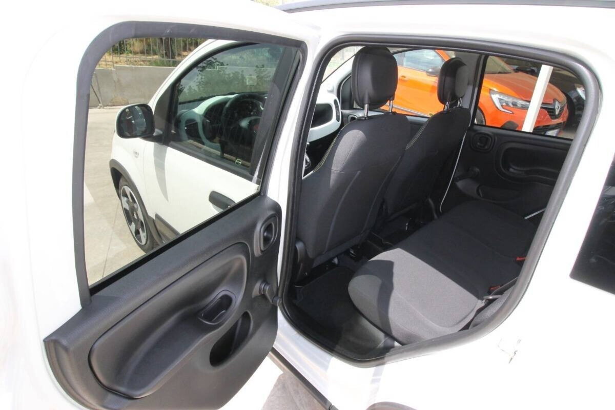 Fiat Panda 1.0 FireFly S&S Hybrid City Cross (17)