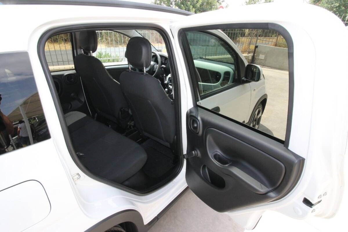 Fiat Panda 1.0 FireFly S&S Hybrid City Cross (18)